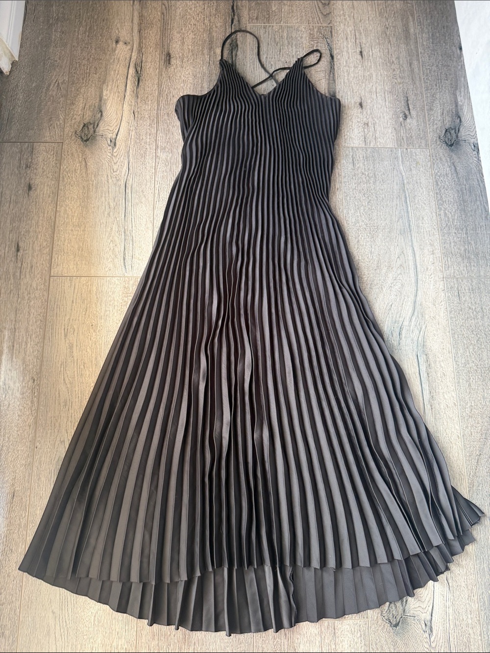 Elegant Black Pleated Maxi Dress with Spaghetti Straps - Picture 7 of 9